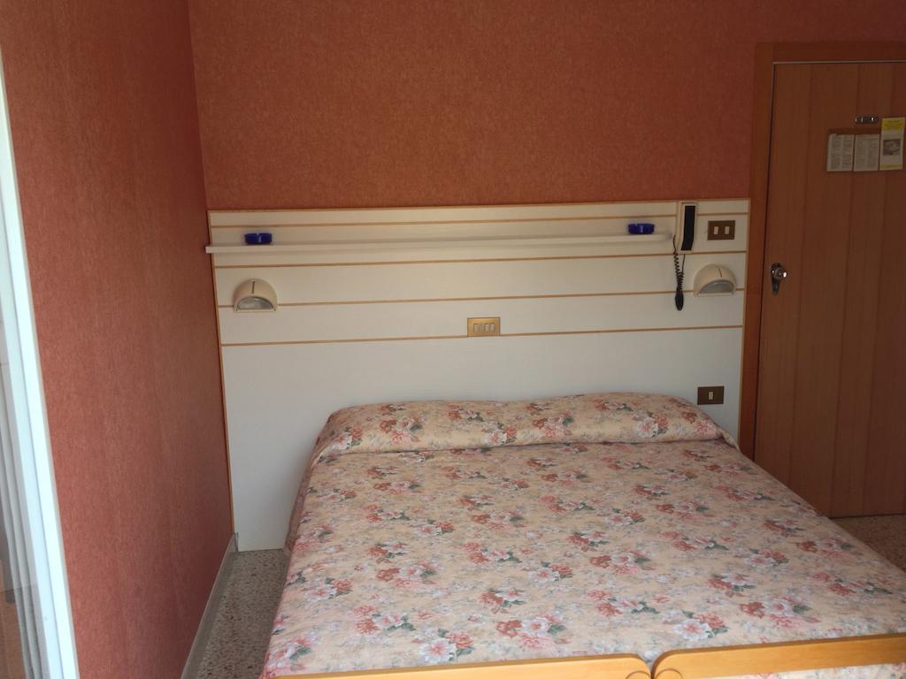 Hotel Emma Nord Rimini Zimmer foto