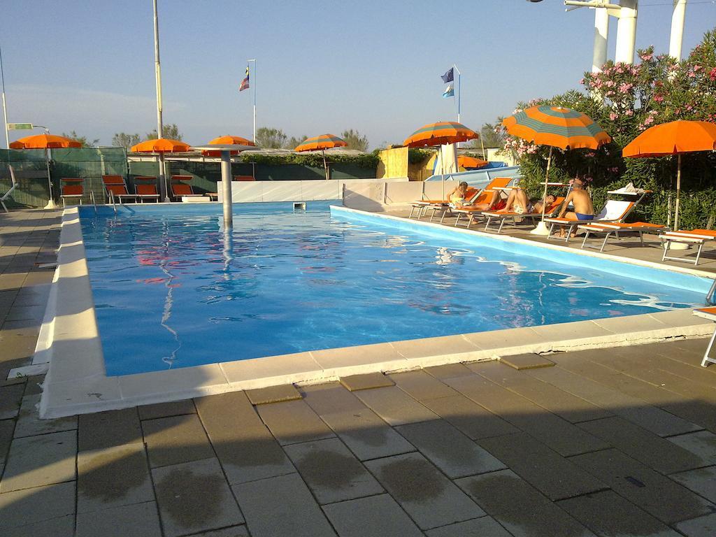 Hotel Emma Nord Rimini Exterior foto