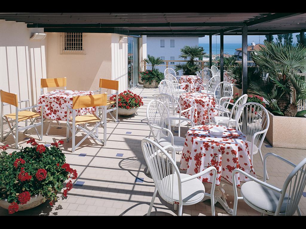 Hotel Emma Nord Rimini Exterior foto